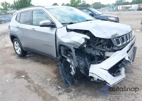 2018 Jeep Compass Latitude 4X4 z USA, uszkodzony, nr VIN 3C4NJDBB8JT339506